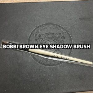Host Pick 🎁 Bobbi Brown Eye shadow Brush